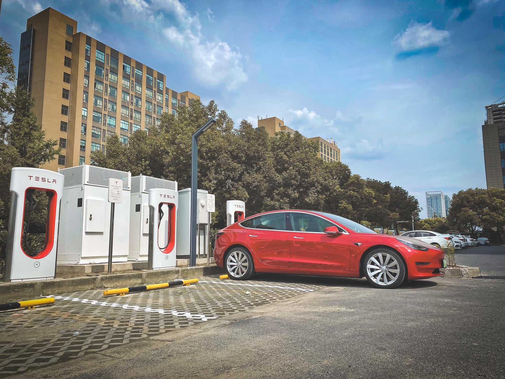 We produced premium quality forged wheels rims for  TESLA MODEL 3  Our wheels sizes:   Front 20 x 9 ET 34  Rear 20 x 9 ET 34  Finishing: Silver  Forged wheels can be produced in any wheel specs by your inquiries and we can provide our specs