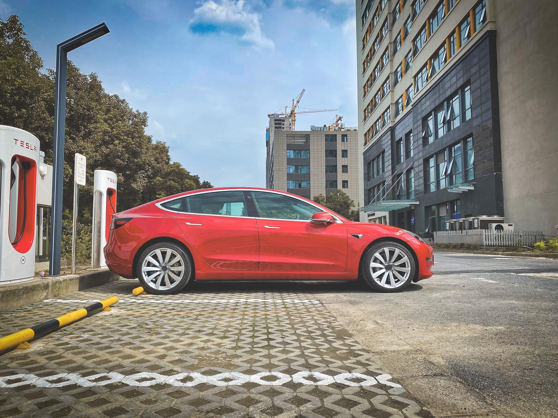 We produced premium quality forged wheels rims for  TESLA MODEL 3  Our wheels sizes:   Front 20 x 9 ET 34  Rear 20 x 9 ET 34  Finishing: Silver  Forged wheels can be produced in any wheel specs by your inquiries and we can provide our specs