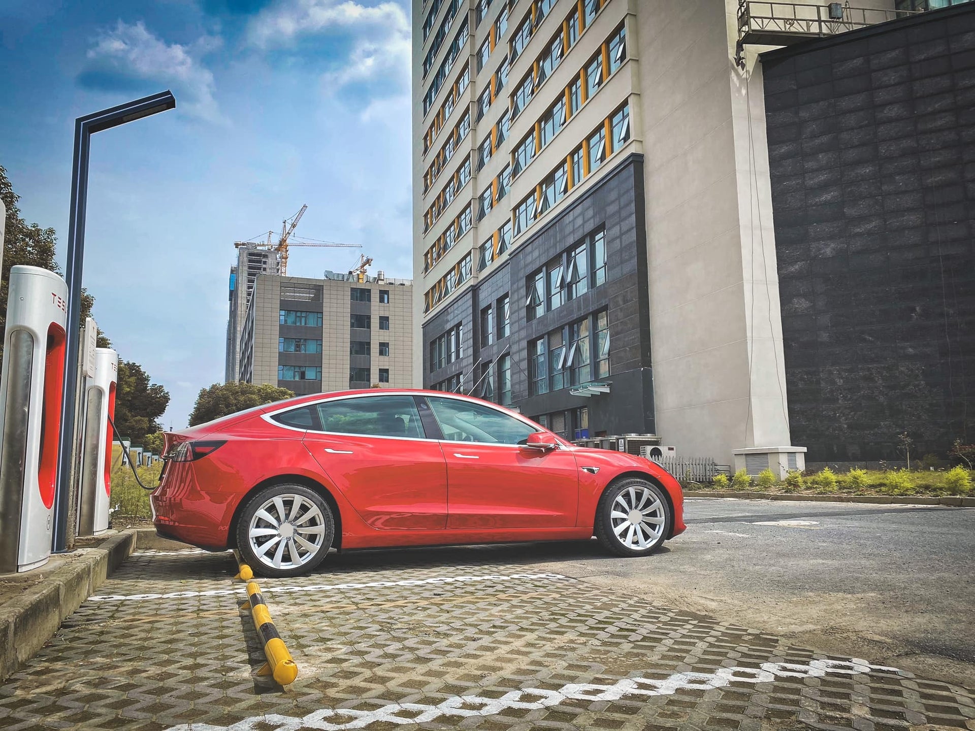 We produced premium quality forged wheels rims for  TESLA MODEL 3  Our wheels sizes:   Front 20 x 9 ET 34  Rear 20 x 9 ET 34  Finishing: Silver  Forged wheels can be produced in any wheel specs by your inquiries and we can provide our specs