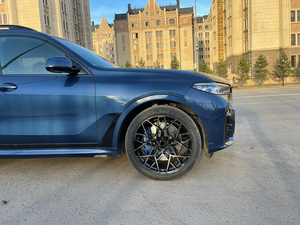 813M STYLE OEM WHEELS BMW M8 We produced premium quality forged wheels rims for  BMW X7 G07  Our wheels sizes:   Front 22 x 9.5 ET 32  Rear 22 x 10.5 ET 43  Finishing: Glossy Black + Machined Face  Forged wheels can be produced in any wheel specs by your inquiries and we can provide our specs