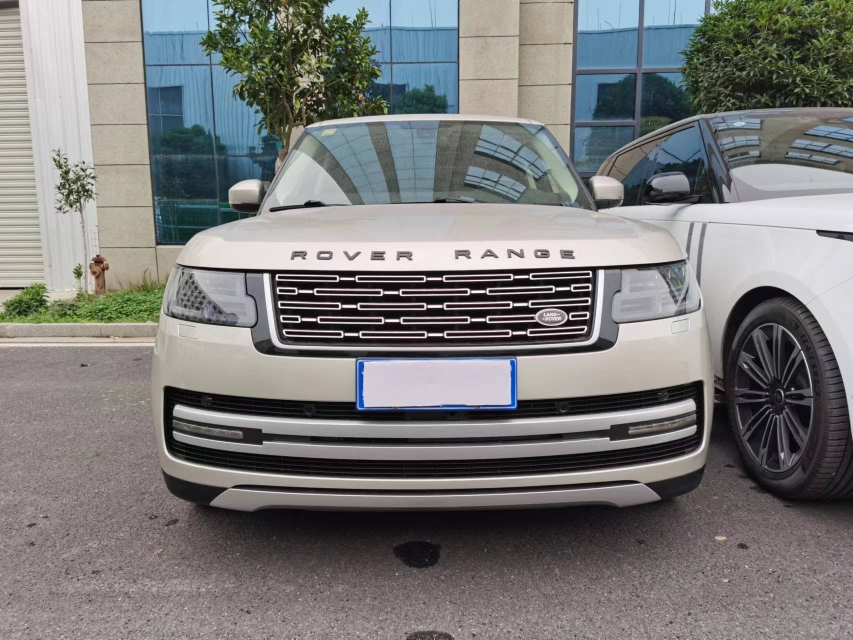 Conversion FaceLift Body Kit For Land Rover Range Rover L405 2013 - 2017 Upgrage to Range Rover L460 2023+  Set include: Front Bumper Assembly With LED Lights Hood / Bonnet HeadLights TailLights Exhaust Tips Front Grille Rear Bumper Rear Diffuser Material: Plastic