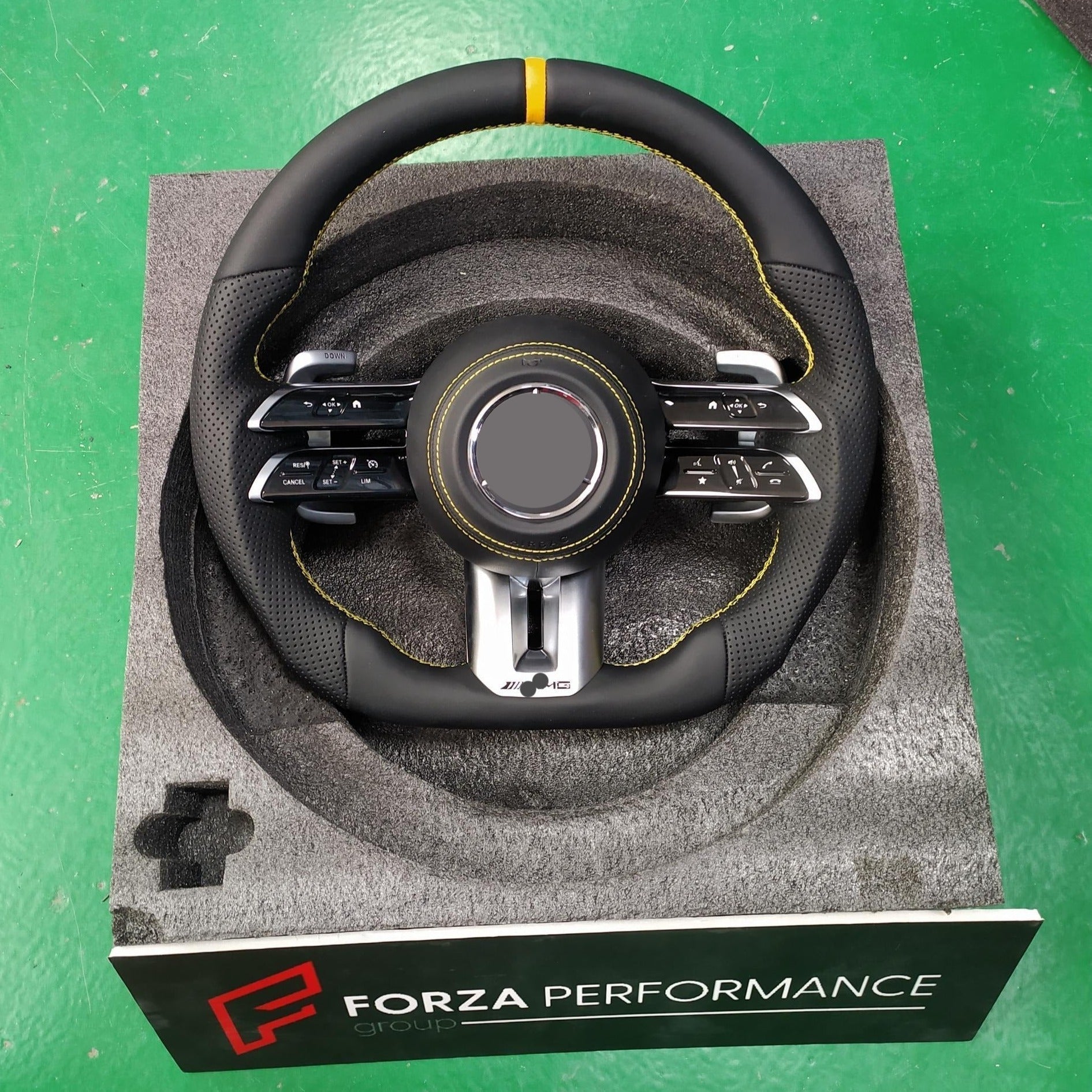 Custom Carbon Steering Wheel for MERCEDES-Benz C-class W206 C63S AMG C200 W205 W204