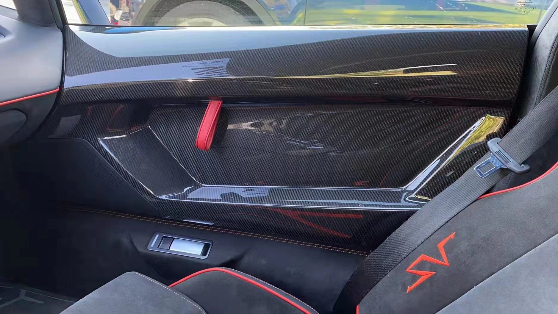 DOOR PANEL FOR LAMBORGHINI AVENTADOR 2011-2016  Material: Real Carbon Fiber
