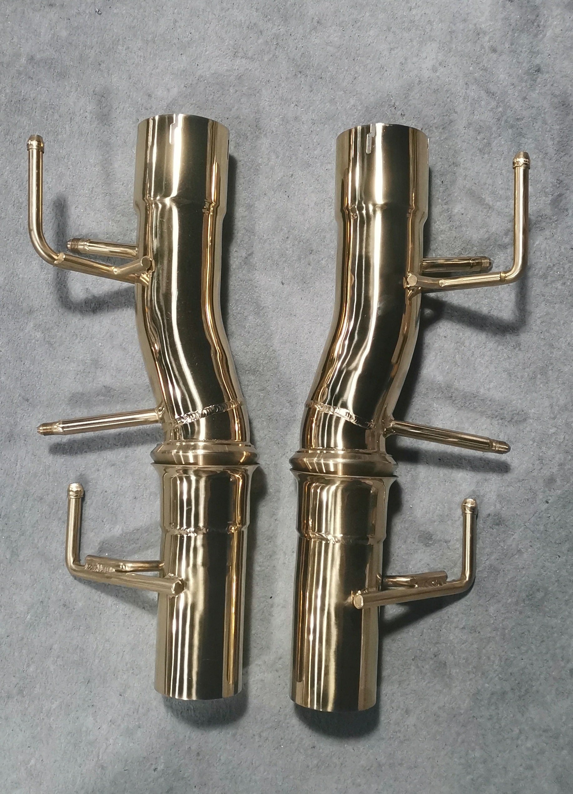 Aggressive Sporty Sound Down pipe for Ferrari SF90 Stradale 2019 - 2023 (4.0) Set include: Down Pipe Material: Stainless steel ( for an extra cost we can make titanium ) Optional: We can offer downpipe and catless downpipe Production time: 20-25 days