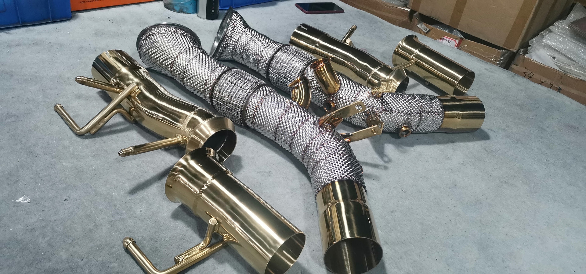 Aggressive Sporty Sound Down pipe for Ferrari SF90 Stradale 2019 - 2023 (4.0) Set include: Down Pipe Material: Stainless steel ( for an extra cost we can make titanium ) Optional: We can offer downpipe and catless downpipe Production time: 20-25 days