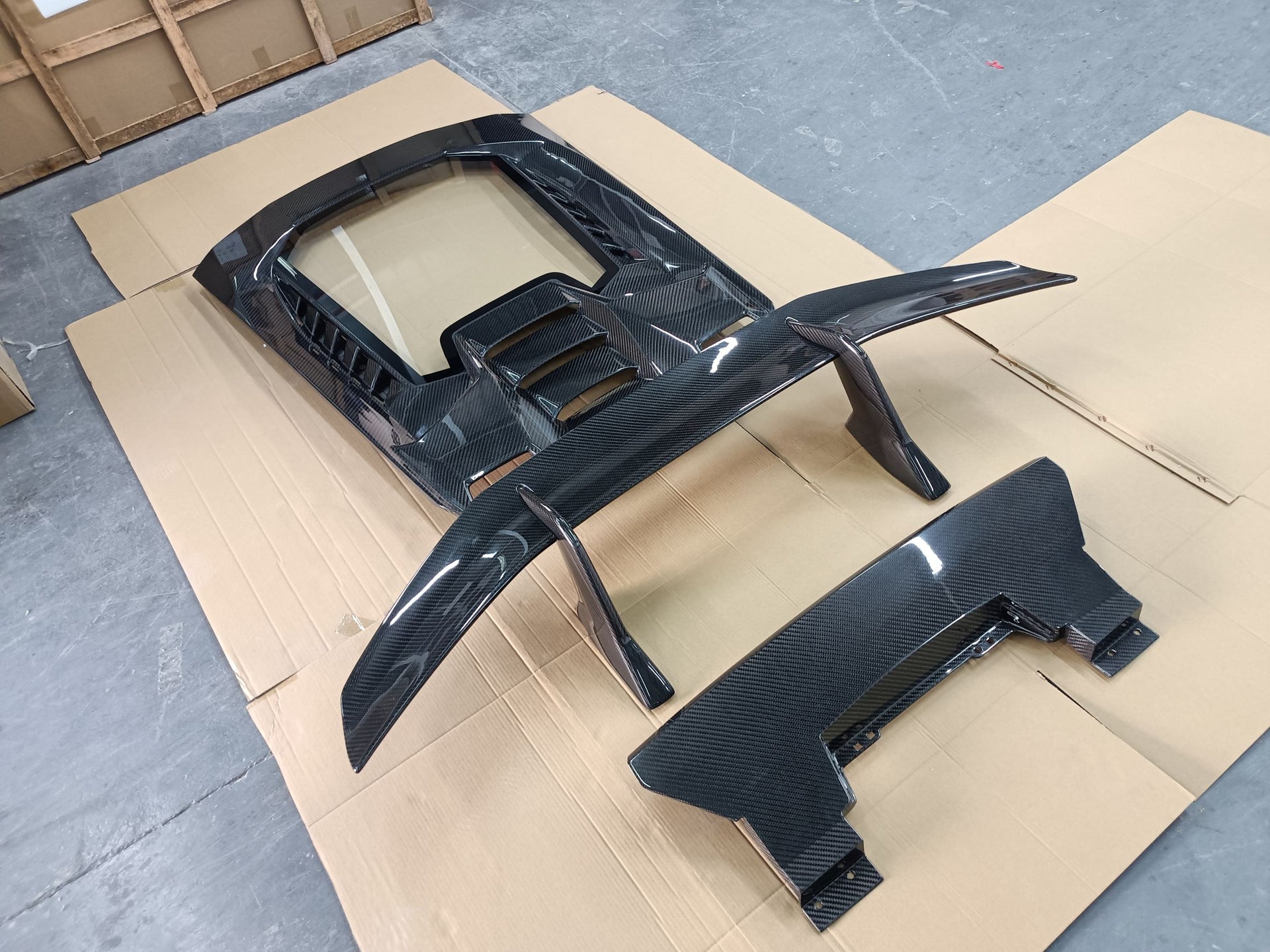 Dry Carbon Body Kit For Lamborghini Huracan LP580 - 610 EVO 2014+  Set include: Hood Duck Tail Spoiler Material: Dry Carbon  NOTE:    Professional installation is required during installation