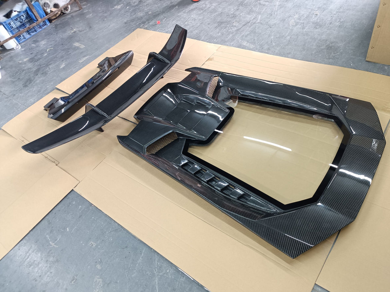 Dry Carbon Body Kit For Lamborghini Huracan LP580 - 610 EVO 2014+  Set include: Hood Duck Tail Spoiler Material: Dry Carbon  NOTE:    Professional installation is required during installation