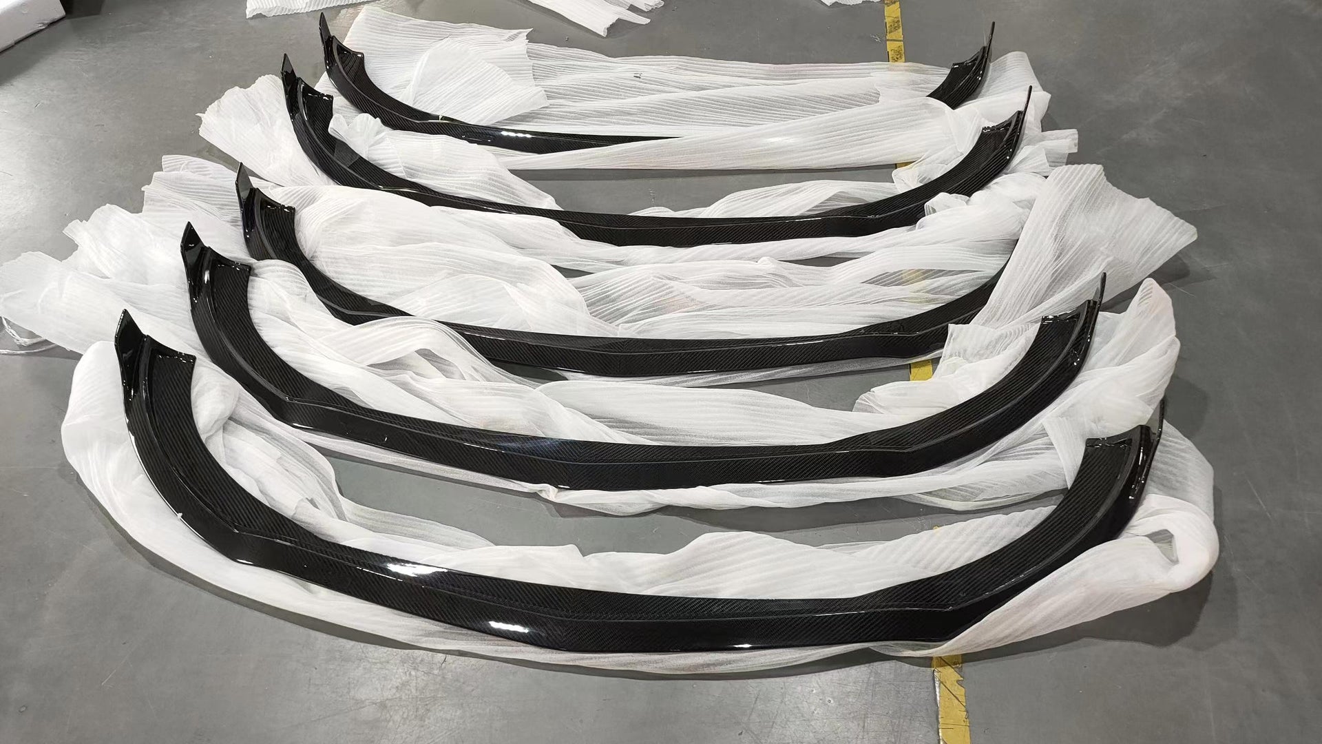 DRY CARBON BODY KIT for MERCEDES BENZ S CLASS AMG W223 2020+  Set includes:  Front Lip with LED Trunk Spoiler Rear Diffuser Air Vents