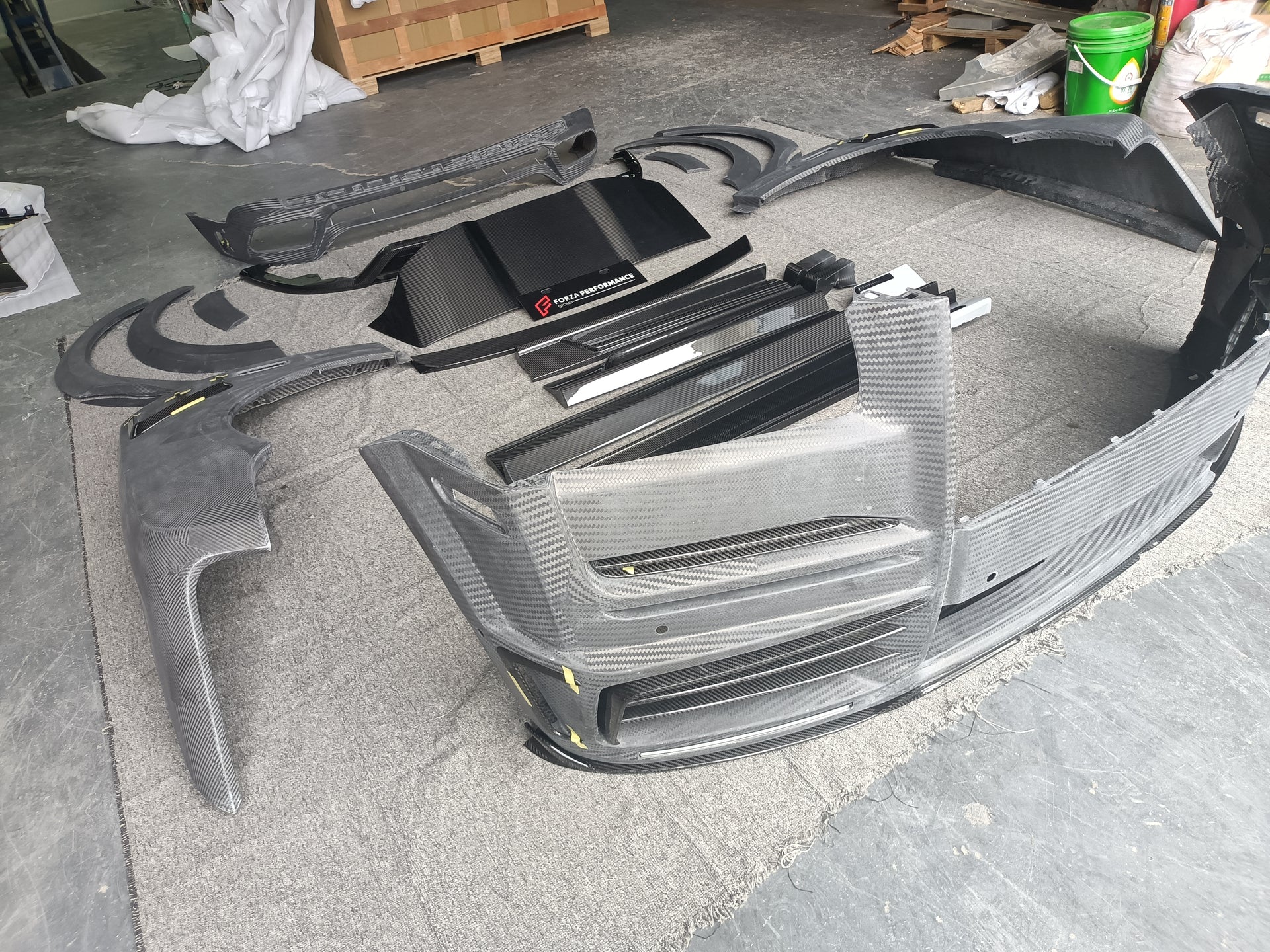 DRY CARBON BODY KIT for ROLLS-ROYCE CULLINAN




Set includes:

Front Bumper
Front Fenders
Fender Flares
Side Skirts
Rear Bumper
Hood Bonnet
Trunk Spoiler
Roof Spoiler
Material: Dry Carbon (No Painted)


NOTE:&nbsp;Professional installation is required.


Payment ►
Visa

Mastercard

PayPal with a credit card (add 4.4% at checkout)
Payoneer
Cryptocurrency
Shipment ►
By express DHL/UPS/TNT/FedEx
To the local international airport
Special line by air
Special line by the sea
To Europe and the UK by train

Pleas