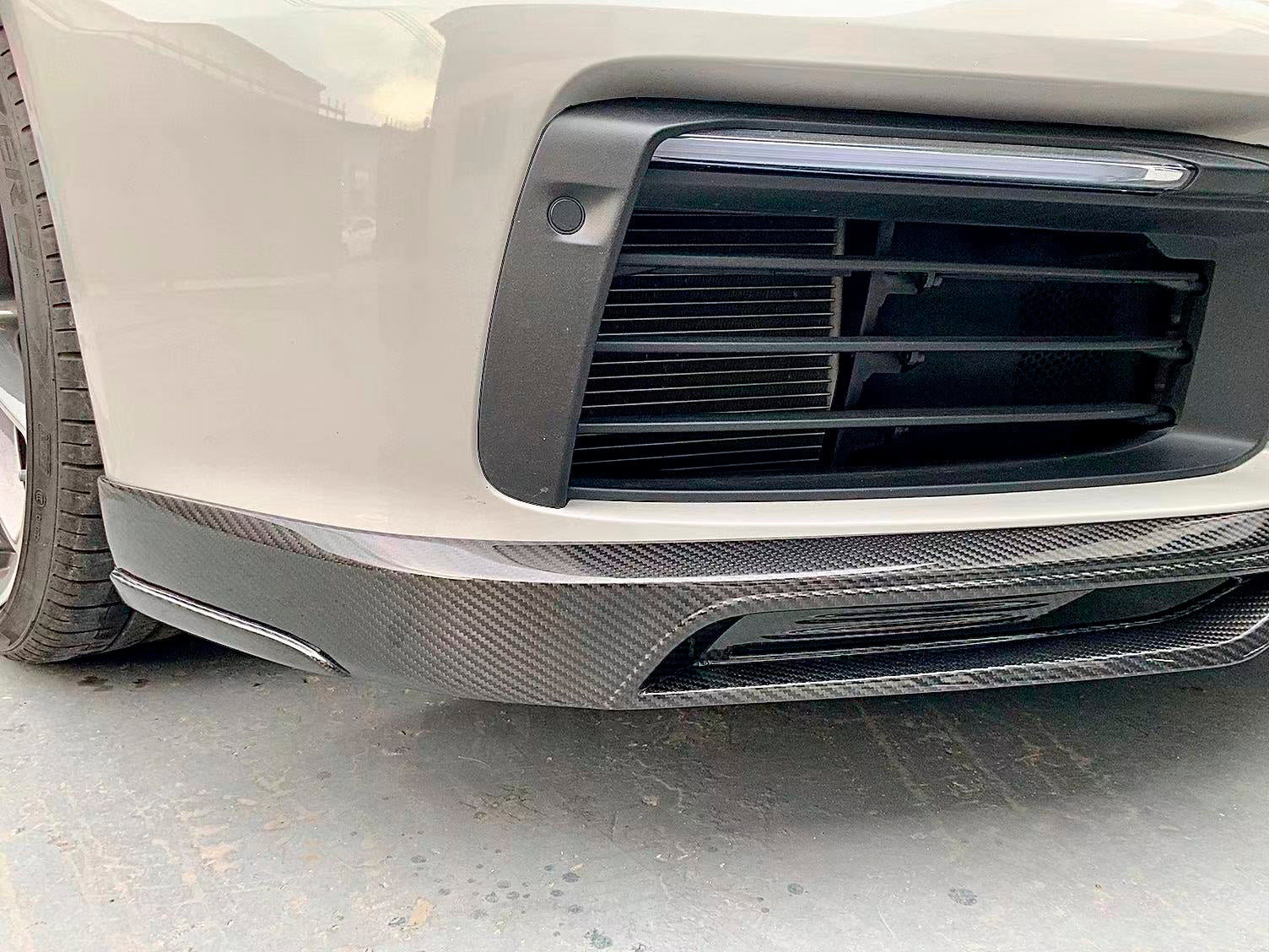 DRY CARBON BODY KIT V1 FOR PORSCHE 911 992