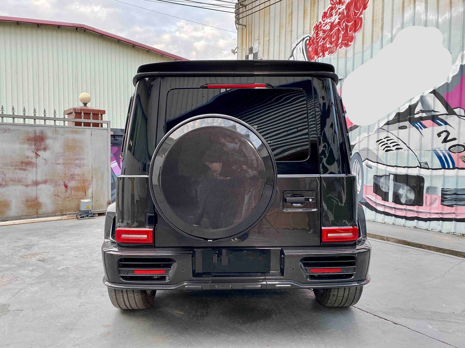 Dry Carbon Fiber Wide Body Kit for Mercedes-Benz G-Class W463A W464 2018+

Set includes:

Front Bumper
LED DRL
Hood | Bonnet
Front Fender Flares
Front Door Panels
Rear Fender Flares
Rear Door Panels
Rear Bumper
Roof Light bar with LED DRL
Roof Spoiler

Material: Dry Carbon Fiber

NOTE: Professional installation is required

Payment ►
Visa
Mastercard
PayPal with a credit card (add 4.4% at checkout)
Payoneer
Cryptocurrency
Shipment ►
By express DHL/UPS/TNT/FedEx
To the local international airport
Special line