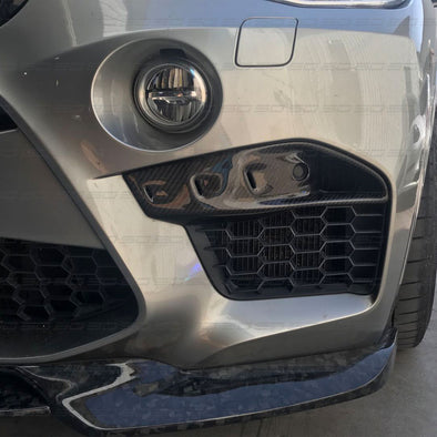 Dry Carbon Front Bumper Vent Cover For BMW X5M F85 X6M F86  Set include:    Front Bimper Vent Cover Material: Dry Carbon