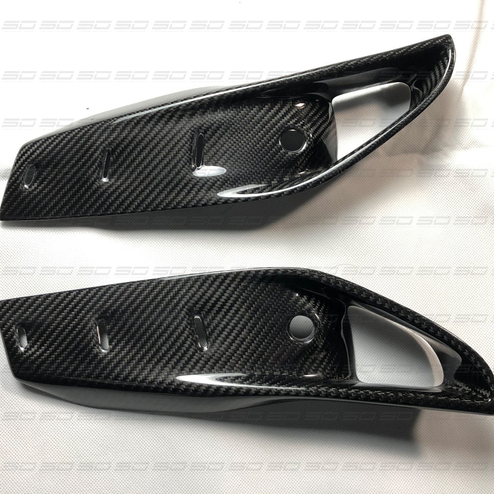 DRY CARBON FRONT BUMPER VENT COVERS for BMW X5M F85 2014 - 2019 X6M F86 2014 - 2019

Set includes:

Front Bumper Vent Covers

Material: Dry Carbon

Note: Professional installation is required