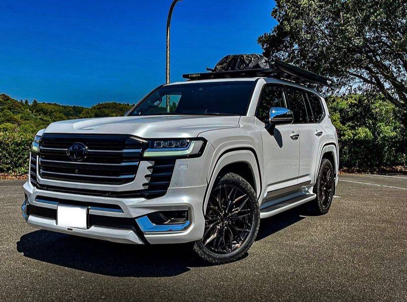 We manufacture premium quality forged wheels rims for   TOYOTA LAND CRUISER 300 LC 300 in any design, size, color.  Wheels size: 22 x 9.5  PCD: 6 X 139.7  CB: 95.1  Forged wheels can be produced in any wheel specs by your inquiries and we can provide our specs