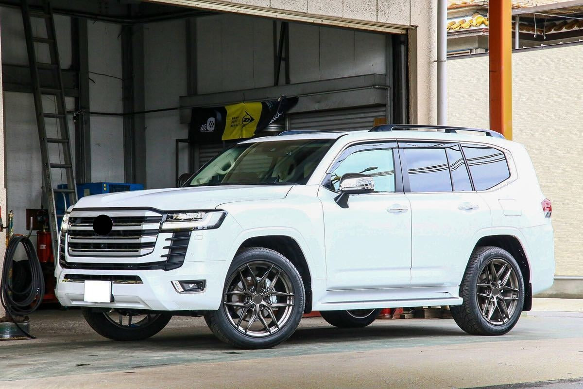 We manufacture premium quality forged wheels rims for   TOYOTA LAND CRUISER 300 LC 300 in any design, size, color.  Wheels size: 22 x 9.5  PCD: 6 X 139.7  CB: 95.1  Forged wheels can be produced in any wheel specs by your inquiries and we can provide our specs