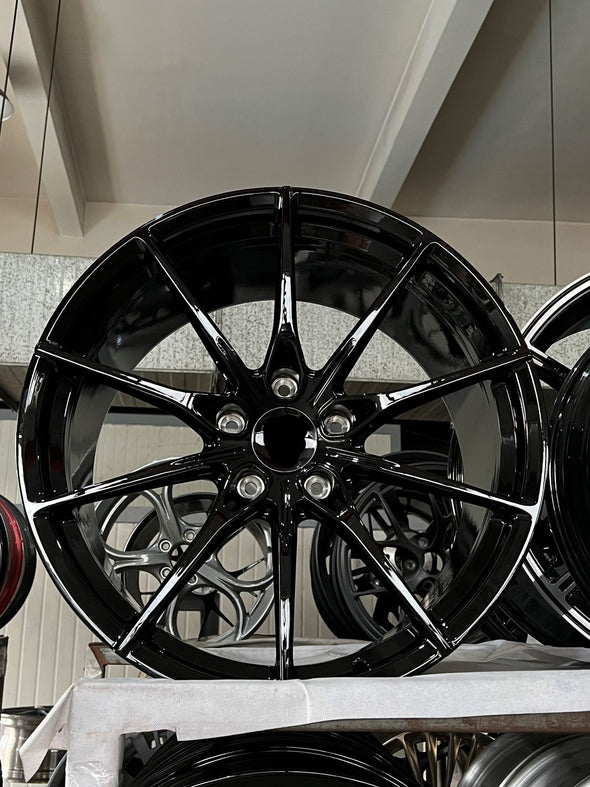 We manufacture premium quality forged wheels rims for   PORSCHE TAYCAN in any design, size, or color.  Wheels size:  Front 21 x 9.5 ET 60  Rear 21 x 11.5 ET 66  PCD: 5 x 130  CB: 71.6 mm  Forged wheels can be produced in any wheel specs by your inquiries and we can provide our specs