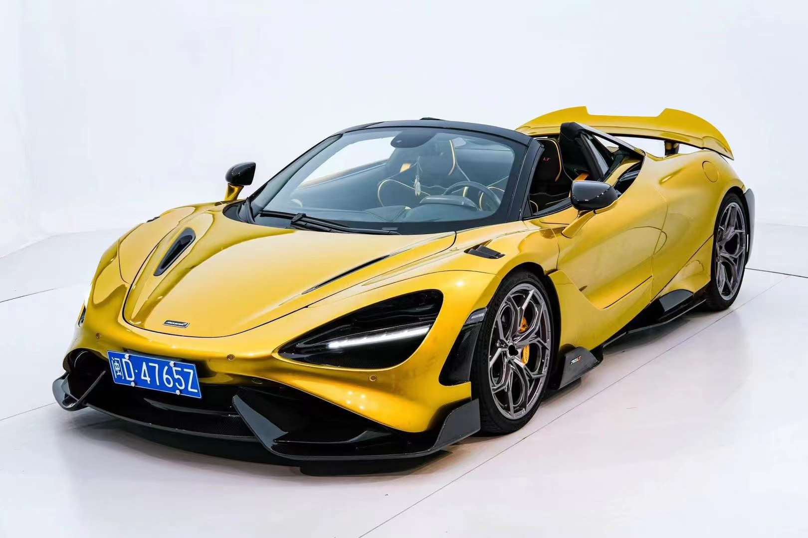 Conversion carbon body kit for McLaren 720S upgrade to 765LT