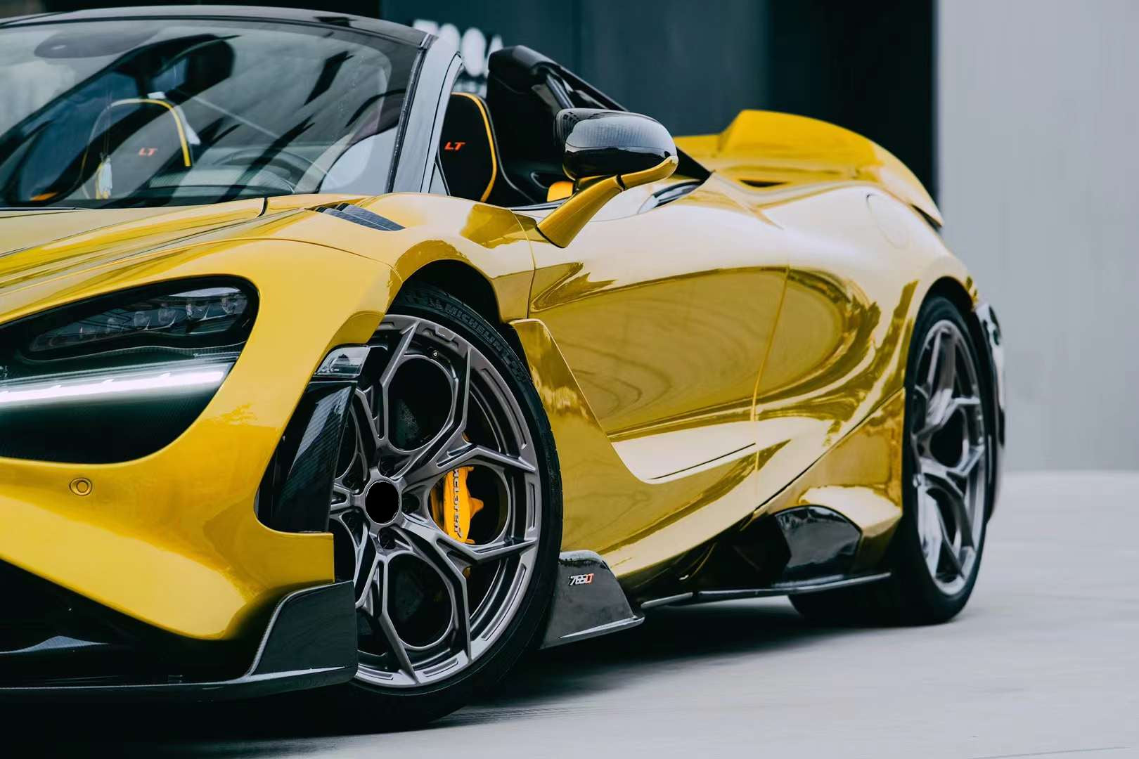 Conversion carbon body kit for McLaren 720S upgrade to 765LT