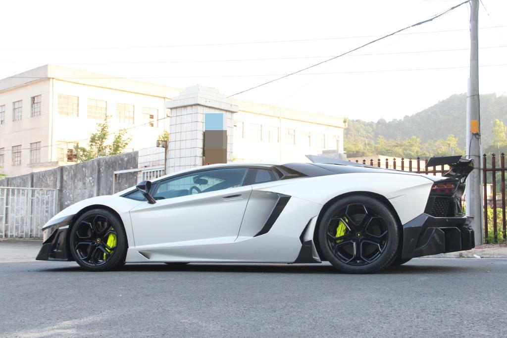 DMC Carbon Side Skirts For Lamborghini Aventador LP700  Set include:   Side Skirts Material: Real Carbon Fiber  CONTACT US FOR PRICING