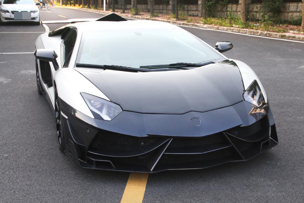 DMC Carbon Front Hood (With Metal Bracket) For Lamborghini Aventador LP700  Set include:   Front Hood Material: Real Carbon Fiber