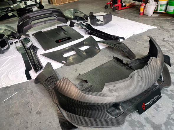 Carbon replacement BODY KIT for Lamborghini Huracan LP 620-2 2013 - 2016 Set include: Front bumper Front lip Front hood Side skirts Rear bumper Rear diffuser Rear Spoiler Material: DRY CARBON FIBER