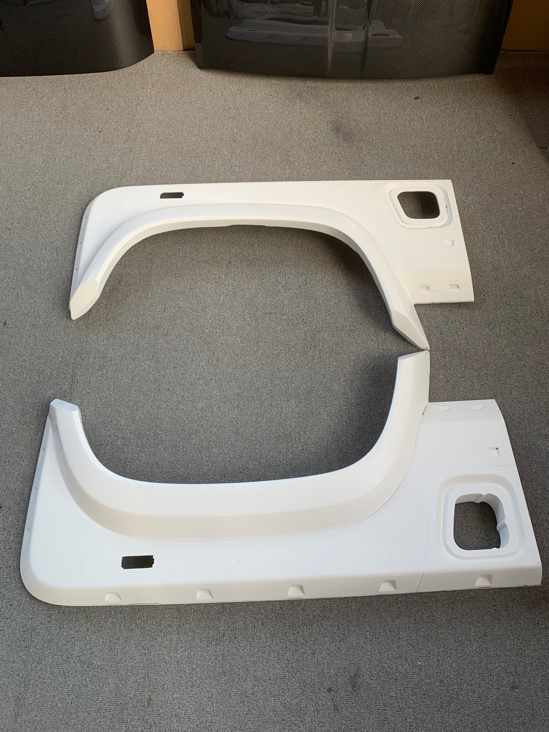 LAND ROVER DEFENDER old 90/110 PARTS

Set includes:

Front Grille
Front Led Lights
DASHBOARD
A BAR
Wheel Arch
Side Step
Mud Flaps
Material: PP+ABS