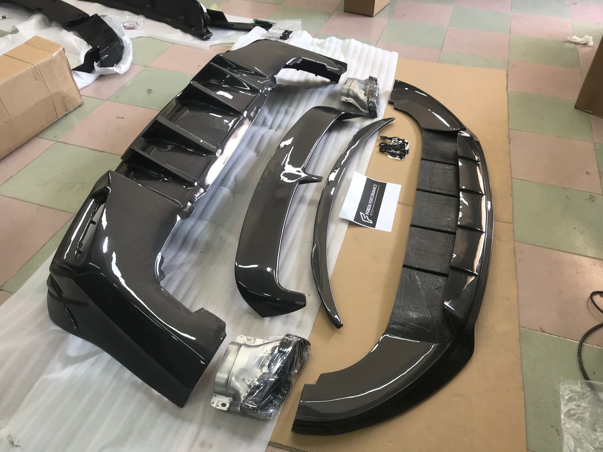 CARBON BODY KIT for MERCEDES BENZ GLE COUPE W167 C167 2020

Set includes:

Front lip
Rear Diffuser
Rear Spoiler
Roof Spoiler
Exhaust Tips

NOTE: Professional installation is required

Material: Carbon fiber

Contact us for pricing