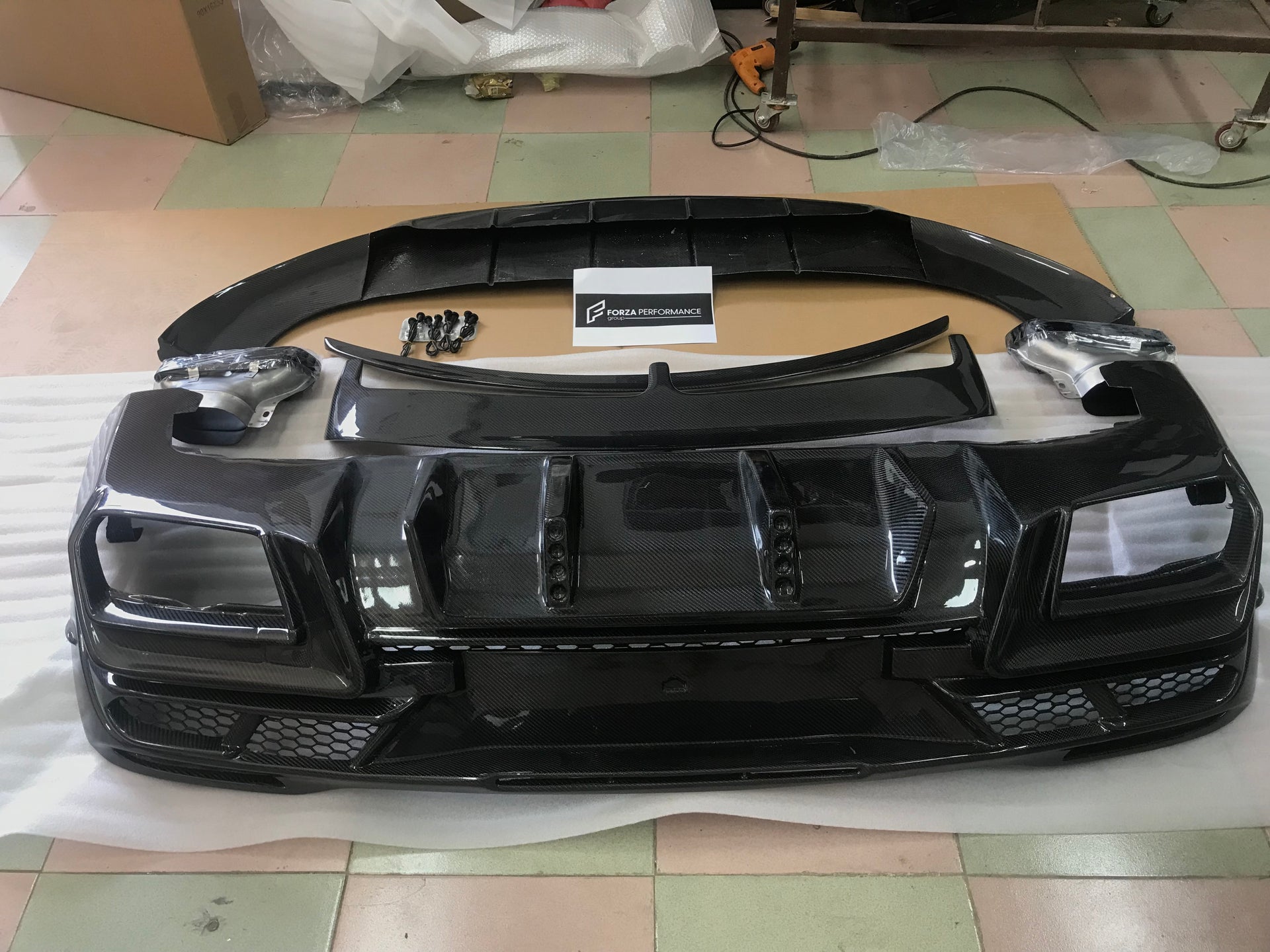 CARBON BODY KIT for MERCEDES BENZ GLE COUPE W167 C167 2020

Set includes:

Front lip
Rear Diffuser
Rear Spoiler
Roof Spoiler
Exhaust Tips

NOTE: Professional installation is required

Material: Carbon fiber

Contact us for pricing