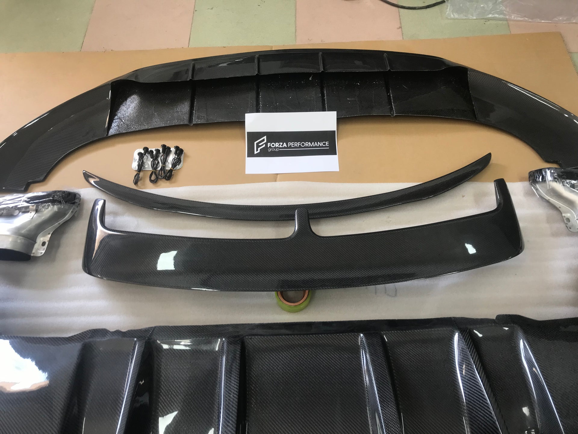 CARBON BODY KIT for MERCEDES BENZ GLE COUPE W167 C167 2020

Set includes:

Front lip
Rear Diffuser
Rear Spoiler
Roof Spoiler
Exhaust Tips

NOTE: Professional installation is required

Material: Carbon fiber

Contact us for pricing