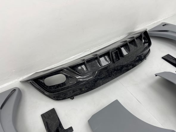 MANSORY CYRUS FORGED CARBON BODY KIT FOR ASTON MARTIN DB 11