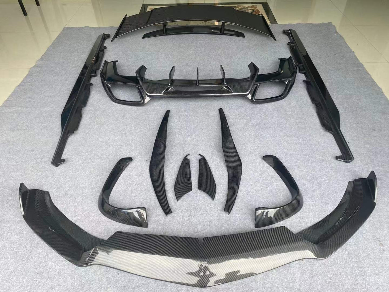 renntech CARBON BODY KIT FOR MERCEDES BRNZ AMG GT C190 2017+  Set include:   Front Lip Side Skirts Rear Diffuser Spoiler Canards Material: Real Carbon Fiber  NOTE: Professional installation is required