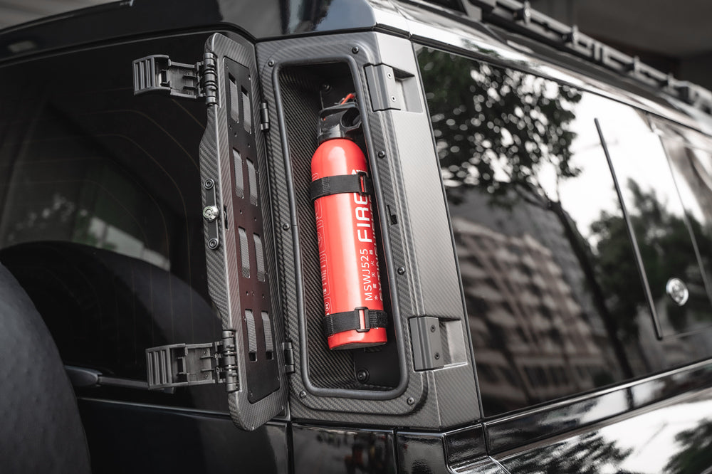 PLUMB Side Equipment Box For Land Rover Defender L663 2020+  Set include:   Equipment Box Material: Aluminum Alloy + Carbon Fiber