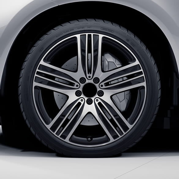 We manufacture premium quality forged wheels rims for   Mercedes-benz EQC N293 2019+ in any design, size, color.  Wheels size:  Front 20 x 7,5 ET 32  Rear 20 x 8,5 ET 30  PCD: 5 x 112  CB: 66,6  Highlights: genuine Mercedes-Benz rims 5-spoke-wheel colour: black shiny / glossy front Forged wheels can be produced in any wheel specs by your inquiries and we can provide our specs