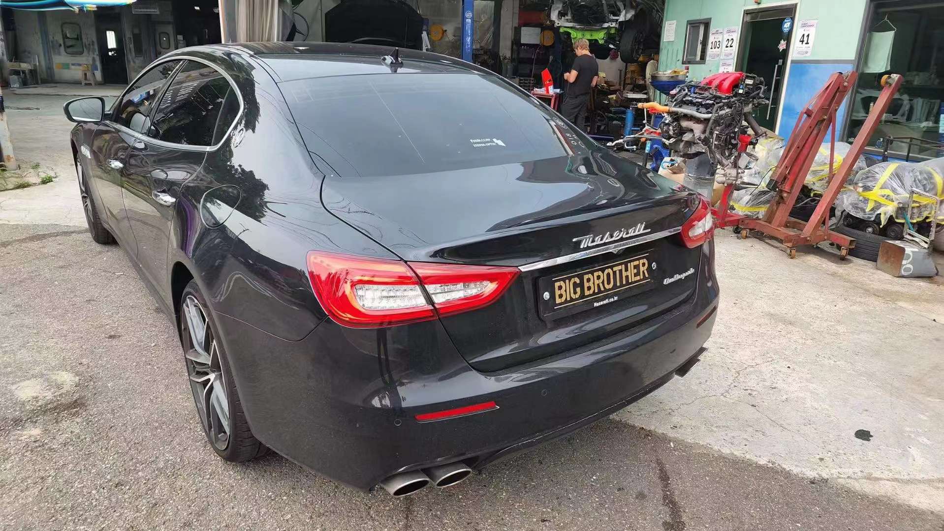 TROFEO BODY KIT FOR MASERATI QUATTROPORTE M156 2020+  Set include:  Front bumper assembly Front grille Side skirts  Rear bumper assembly Material: Plastic  Note: Professional installation is required. May require to change or modify wheel liners and bottom engine protection