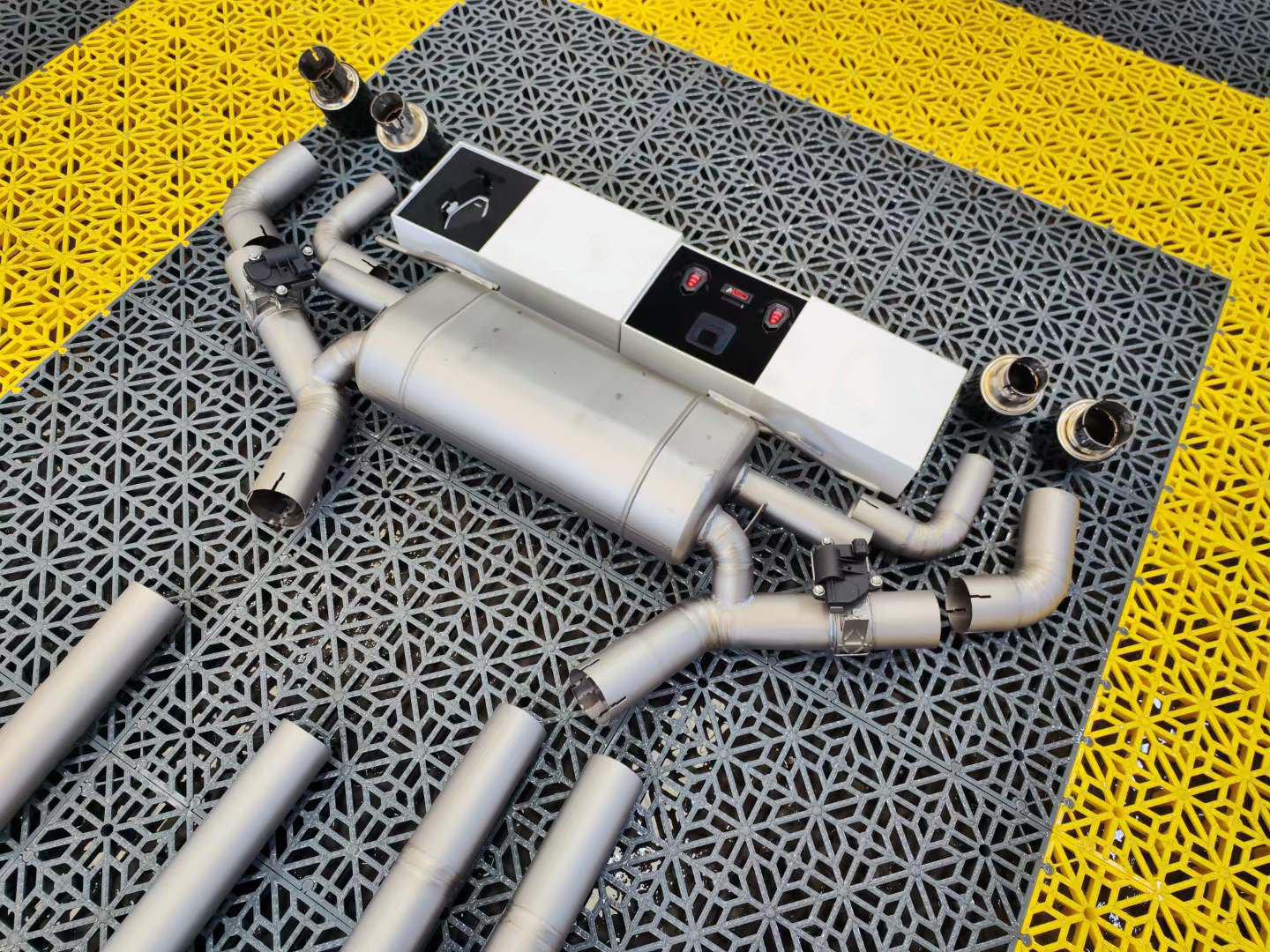 VALVED EXHAUST CATBACK MUFFLER for BMW M5 F90