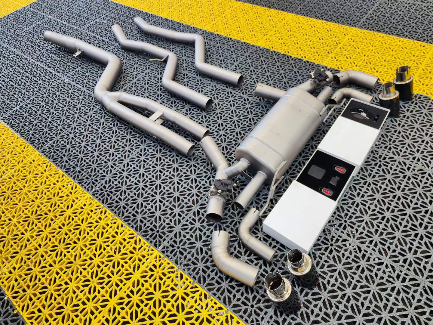 VALVED EXHAUST CATBACK MUFFLER for BMW M5 F90